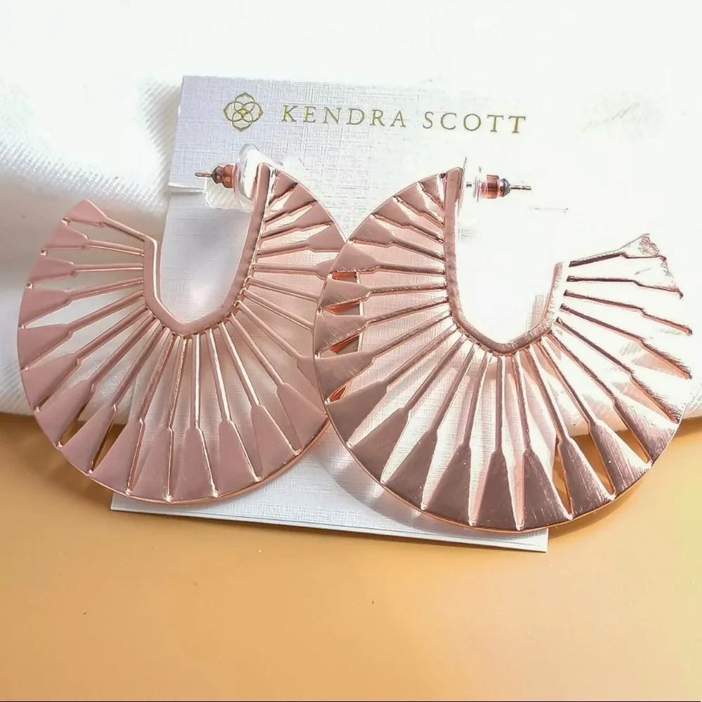 🔥🔥 Authentic The Deanne Set Necklace and Hoop Earrings Set in Rose Gold